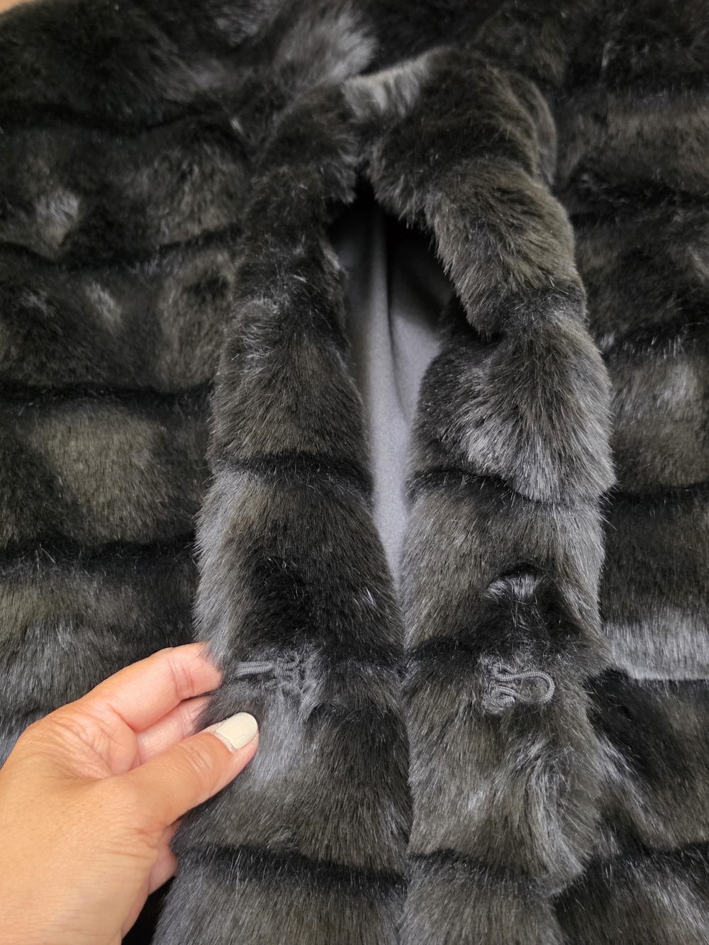 Talbots Faux Fur Vest in Black Size Medium Like New - Picture 7 of 10
